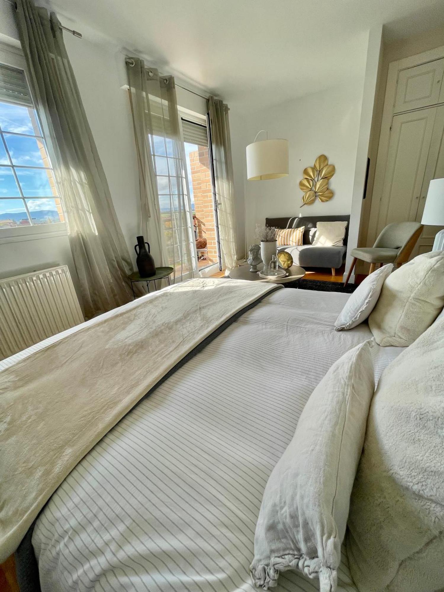 Estilosa Casa Golf Suites Gorraiz Exteriör bild